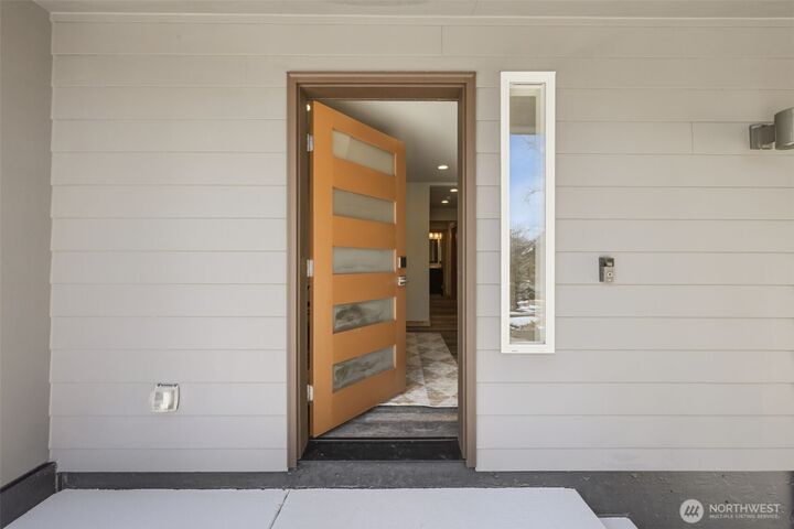 Property Photo:  21  Arlberg Place  WA 98068 