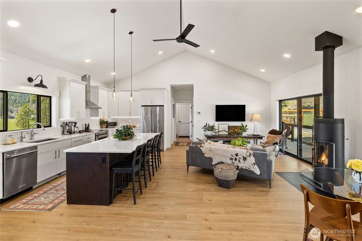 Property Photo: 10692 Teanaway Road WA 98922