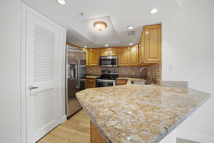 Property Photo:  2009 SE 10th Avenue 309  FL 33316 