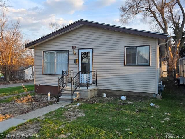 Property Photo:  23 Hillsmont Avenue  MI 48341 