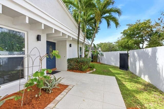 Property Photo:  400 NW 78th Ave  FL 33324 