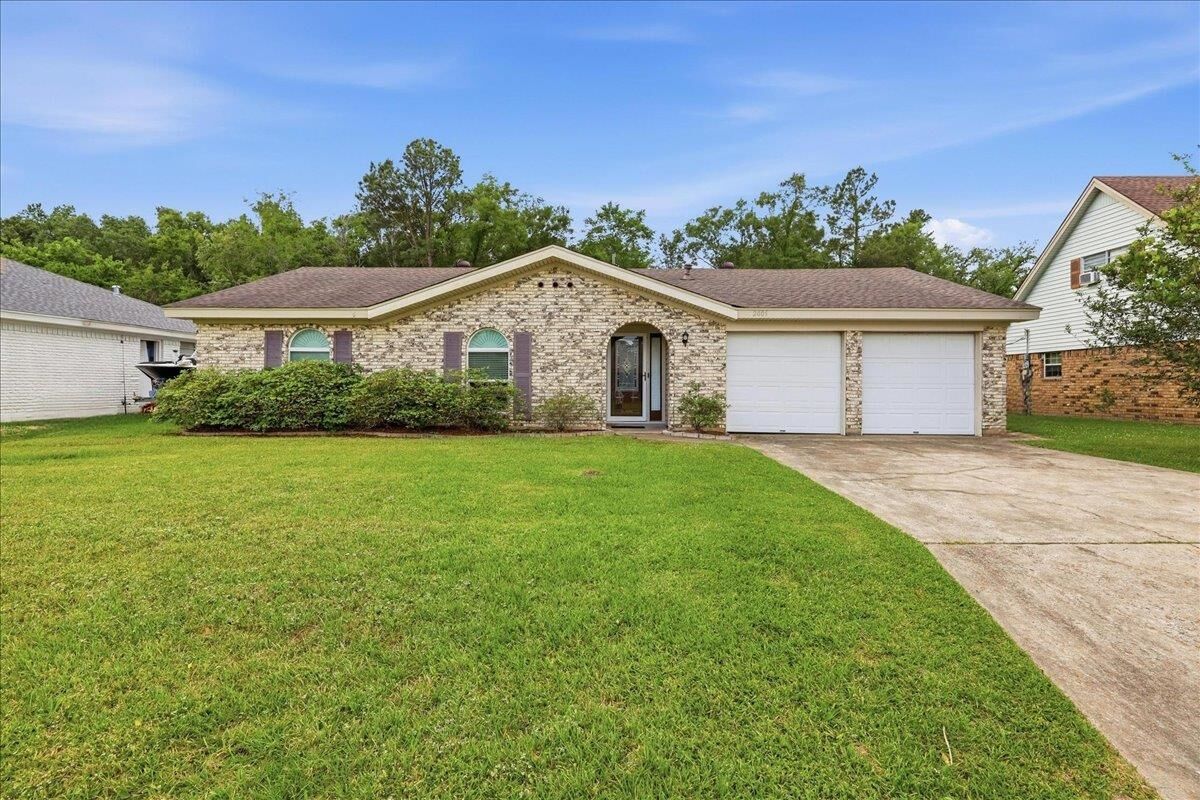 Property Photo:  2005 Thousand Oaks Drive  TX 77632 