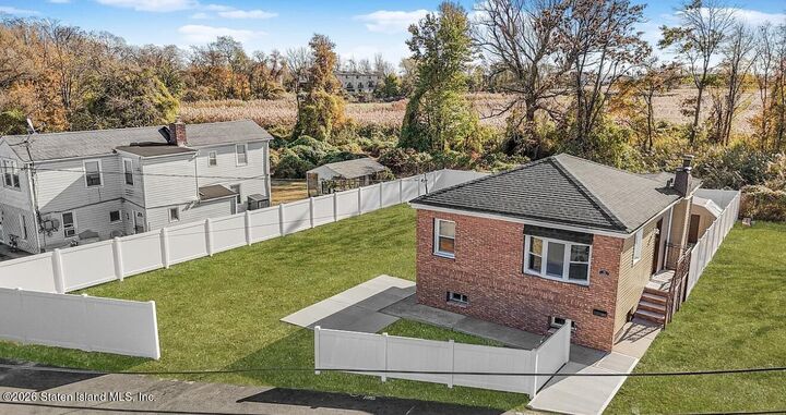 Property Photo:  75 Lansing Street  NY 10305 