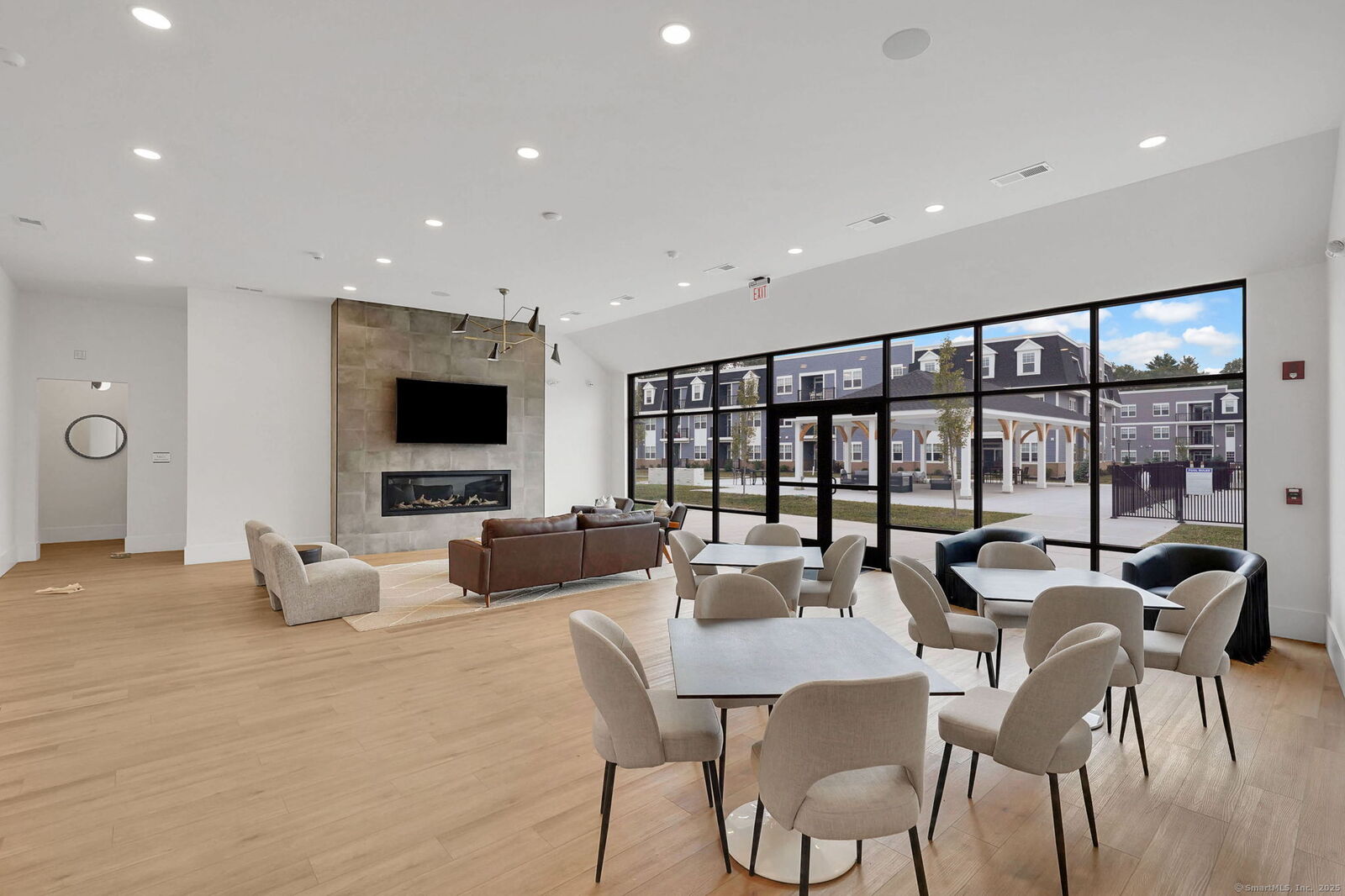 Property Photo:  280 Salmon Brook Street 6204  CT 06035 