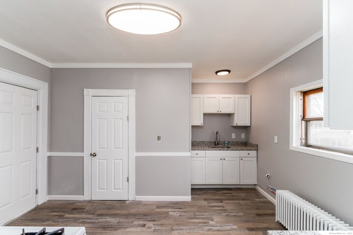 Property Photo:  67 Avon Avenue 2  CT 06708 