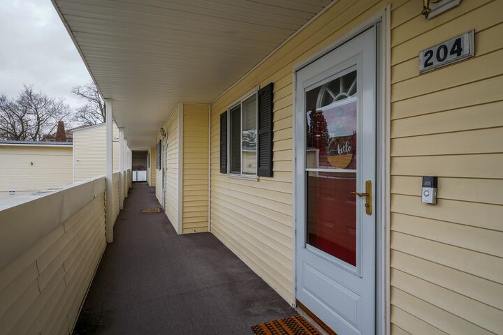 Property Photo:  222 N Hutchinson Rd 204  WA 99212 
