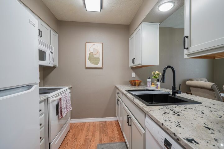 Property Photo:  222 N Hutchinson Rd 204  WA 99212 
