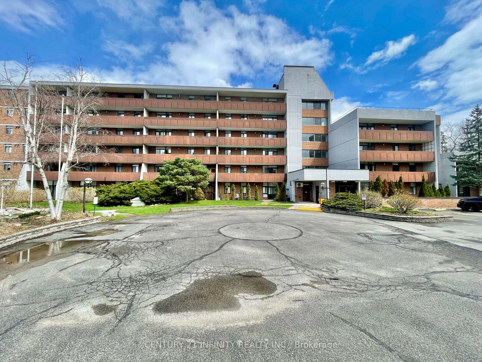 Property Photo:  50 Old Kingston Road 5-606  ON M1E 4Y1 