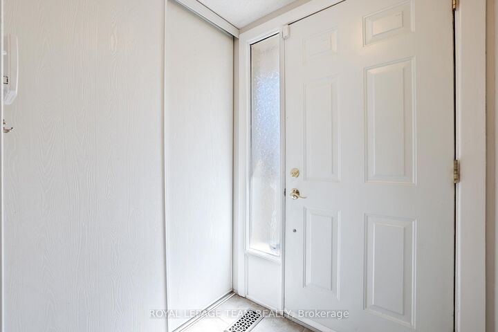 2942 Fairlea Crescent — photo 1