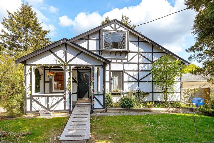 Property Photo: 824 Ellery St BC V9A 4R7