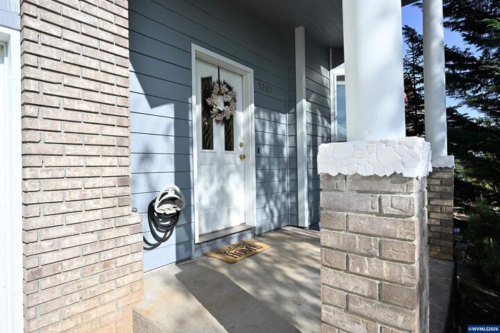 Property Photo:  5265 Snowflake St SE  OR 97306 