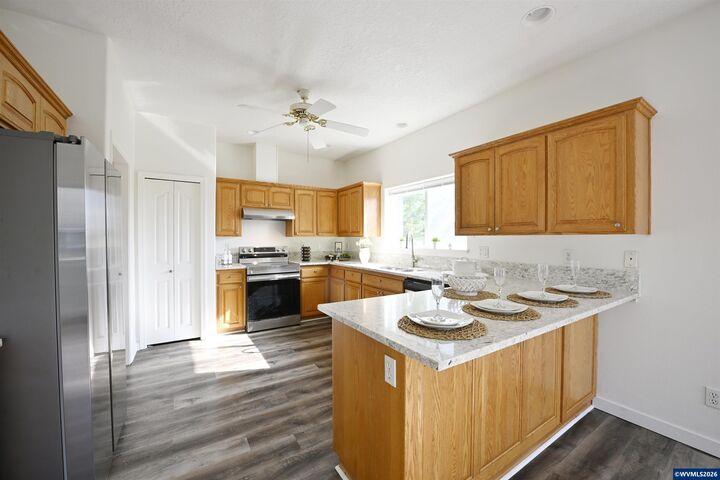 Property Photo: 5265 Snowflake St SE OR 97306