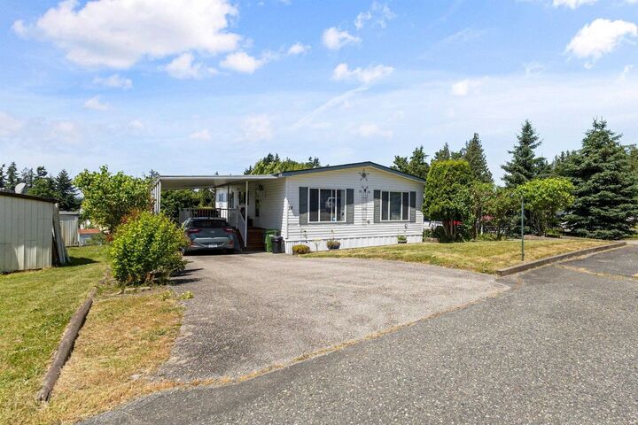 Property Photo: 2035 Martens Street 14 BC V2T 6M3