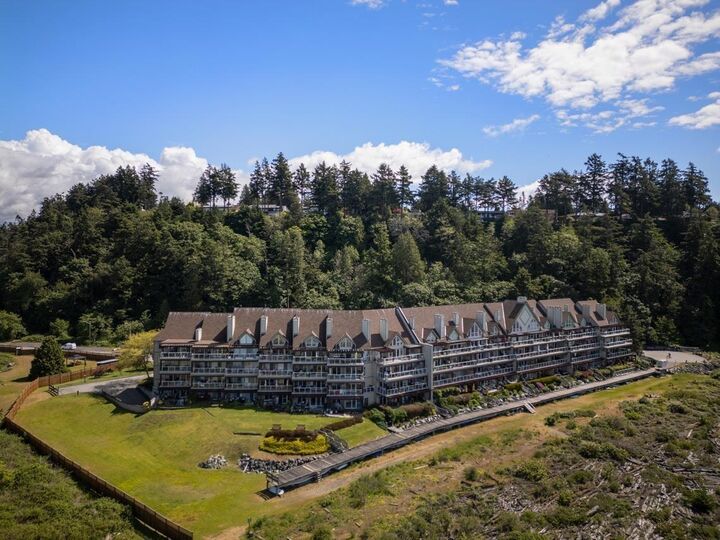 Property Photo: 1120 Tsatsu Shores Drive 319 BC V4M 4G3