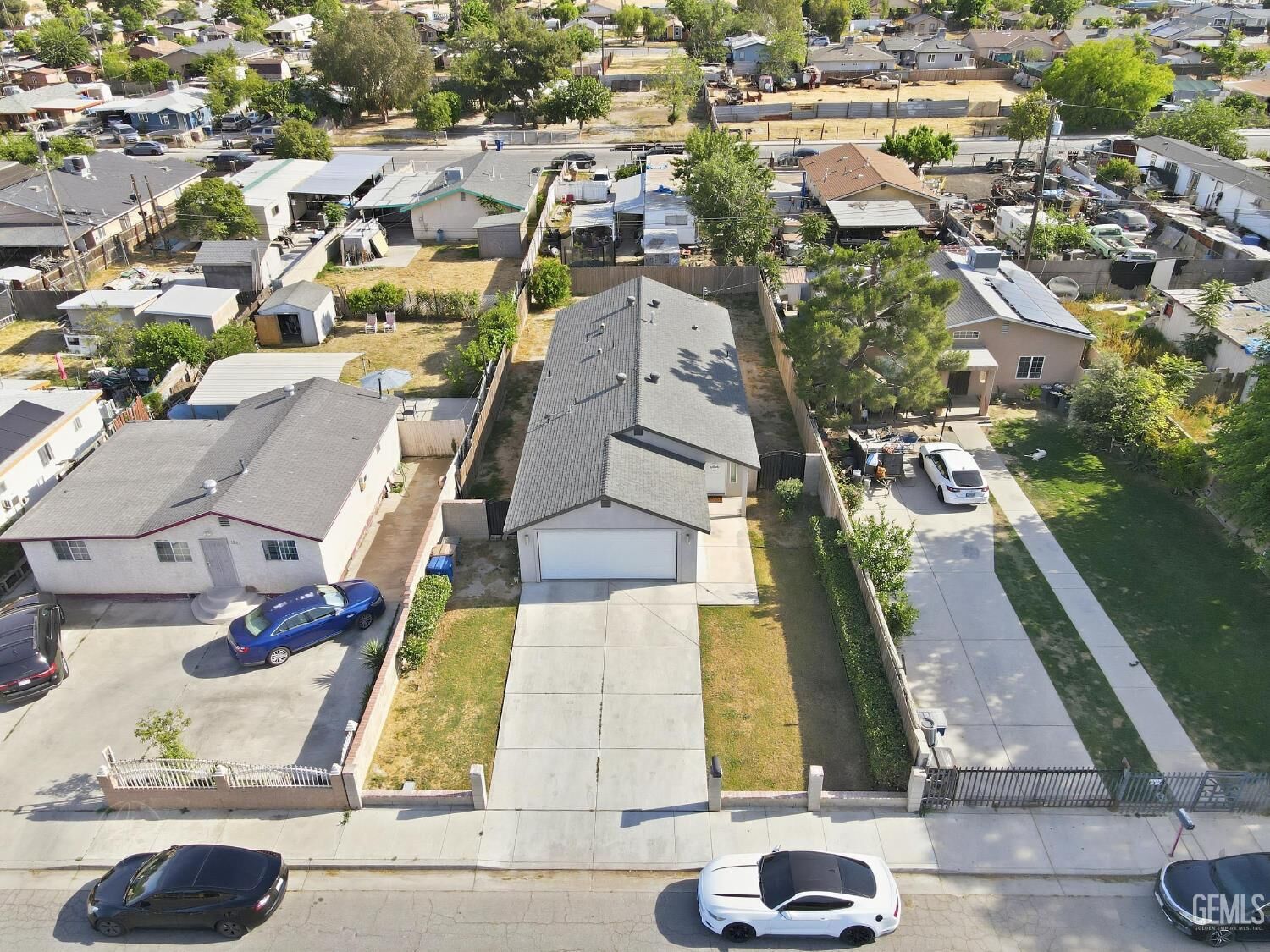 Property Photo:  1819 Filson Street  CA 93307 