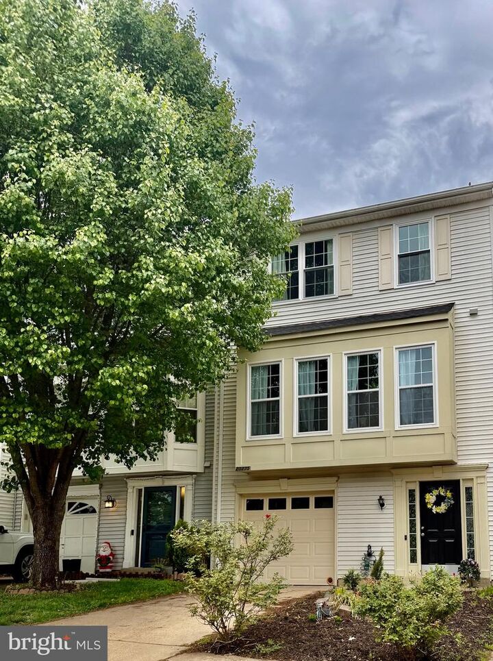 Property Photo:  20275 Glenrobin Terrace  VA 20147 