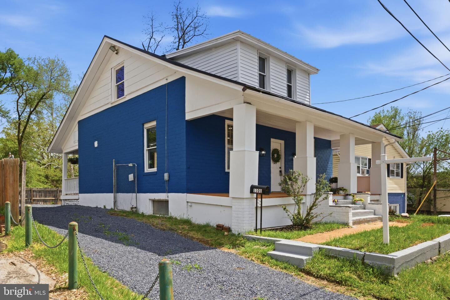 Property Photo:  1101 N Royal Avenue N  VA 22630 