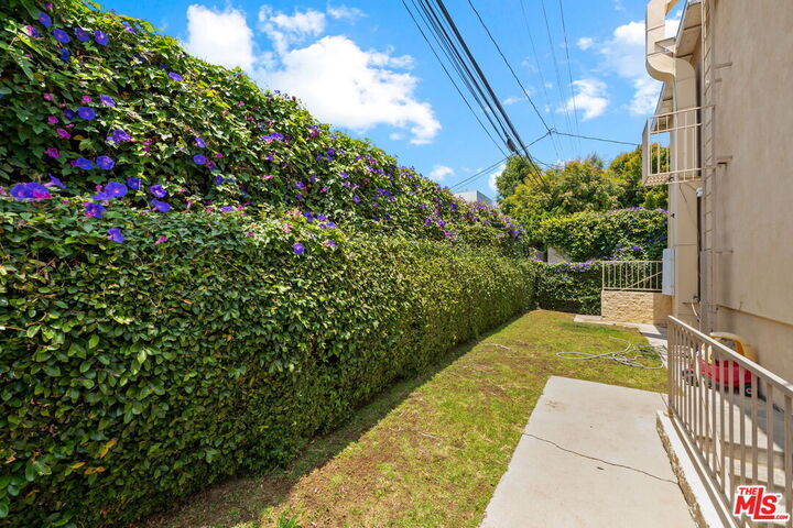 Property Photo:  843 N Martel Ave  CA 90046 