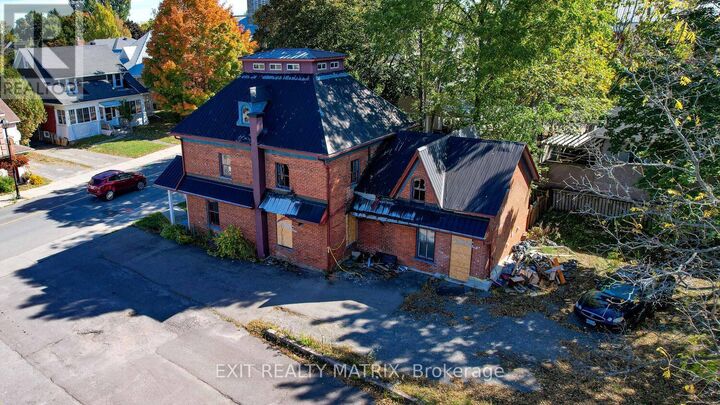 Property Photo:  310 Prescott St Street  ON P7A 7P6 