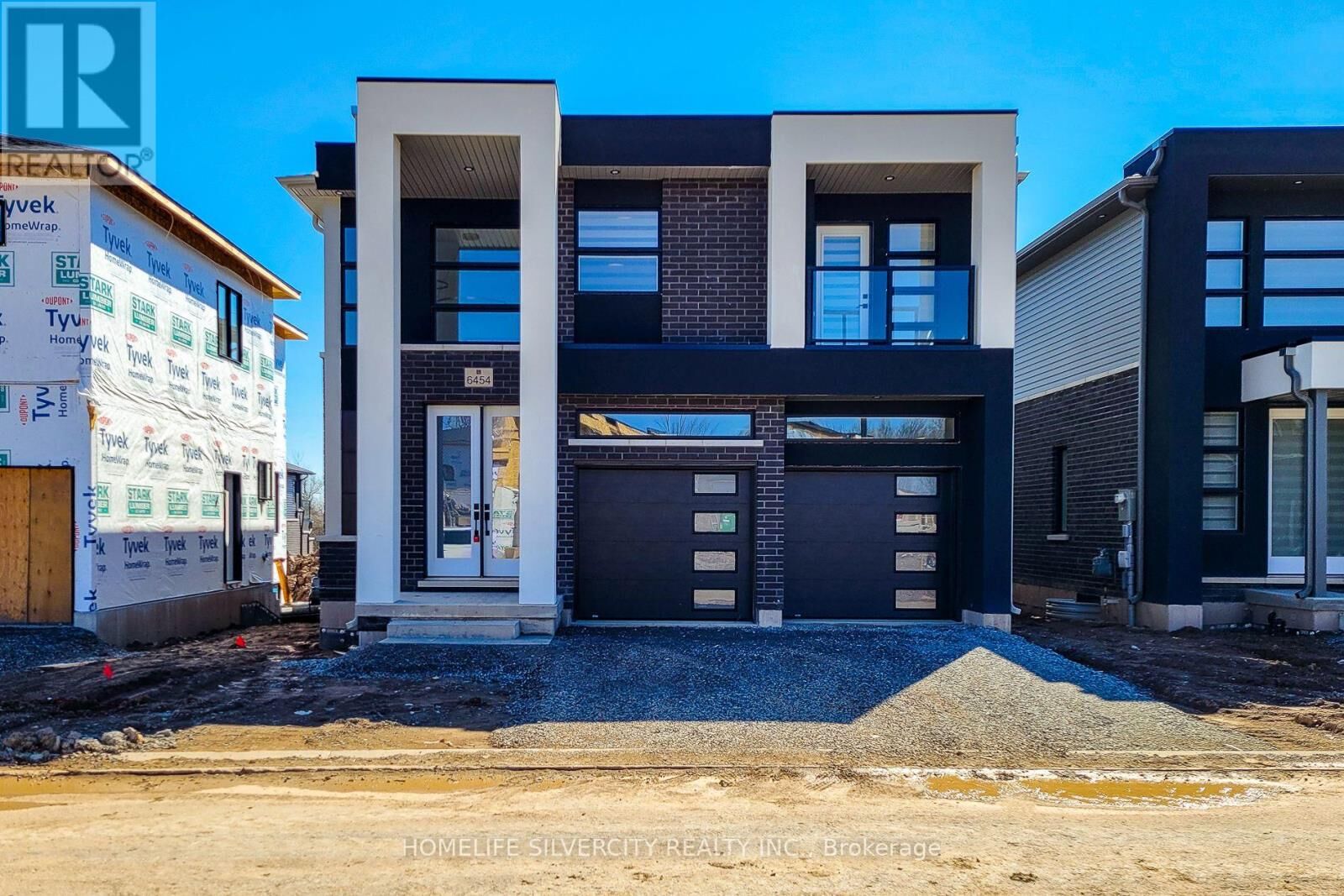 Property Photo:  6454 Sunshine Common  ON L2G 0E4 