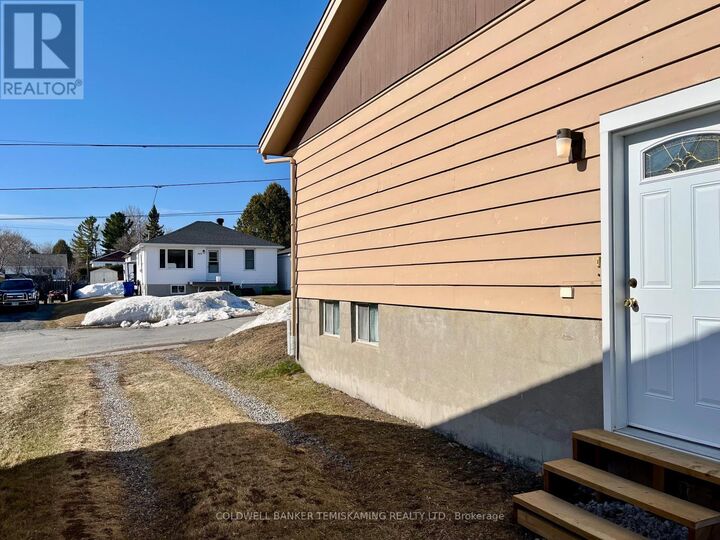 Photo de la propriété:  397 Russell Street  ON P0J 1K0 