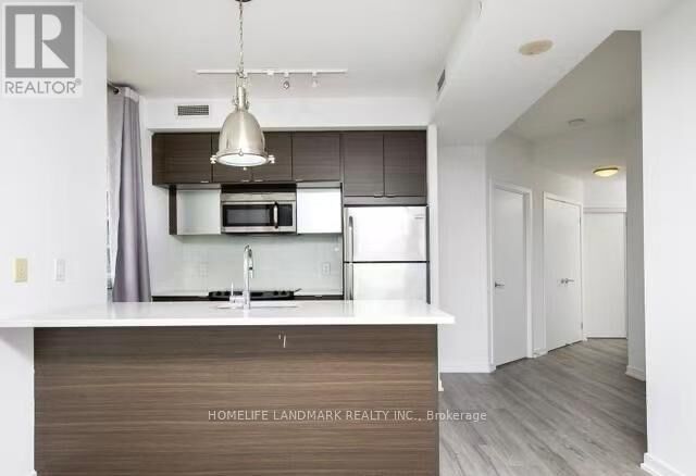 Property Photo: 62 Forest Manor Road 2209 ON M2J 0B6
