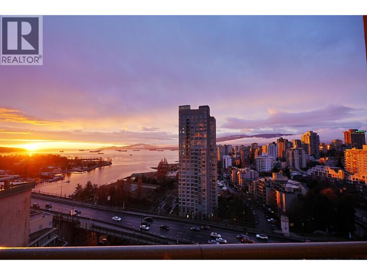 Property Photo: 907 Beach Avenue 2103 BC V6Z 2R3