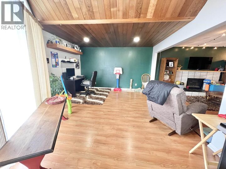 Property Photo: 576 Pillsbury Avenue BC V8J 3Z6