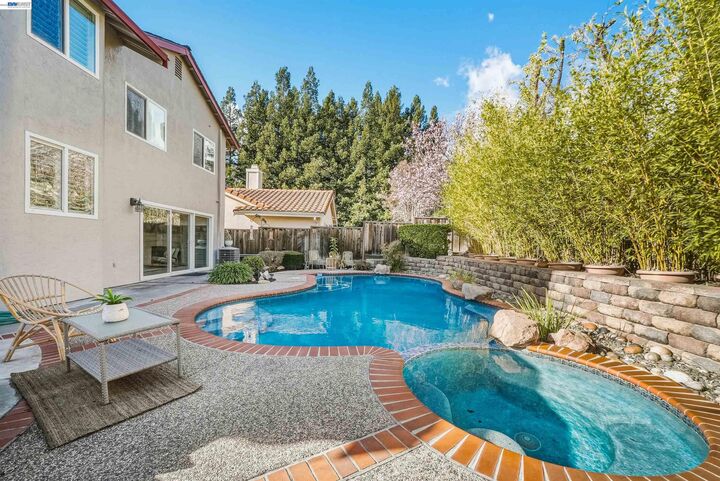 Property Photo:  280 Summerford Cir  CA 94583 
