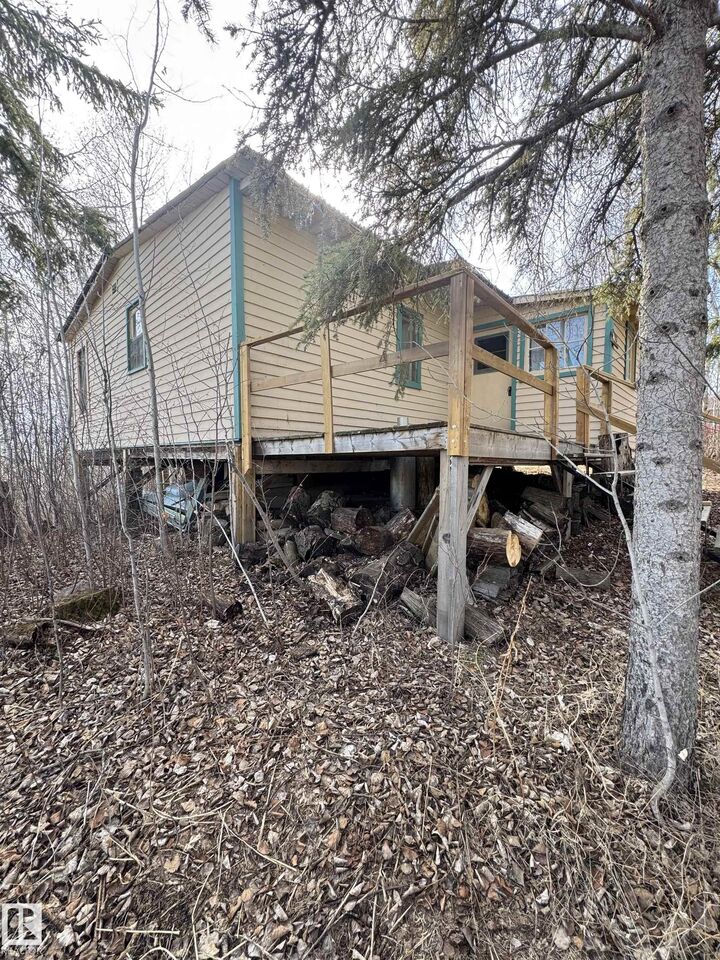 Property Photo: 863 Westcove Drive AB T0E 1V0