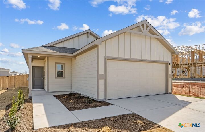 Property Photo:  174 Green Berets Bend  TX 76537 