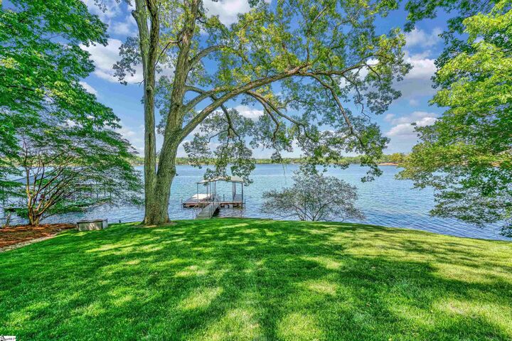 Property Photo:  132 Lake Bowen Drive  SC 29349 