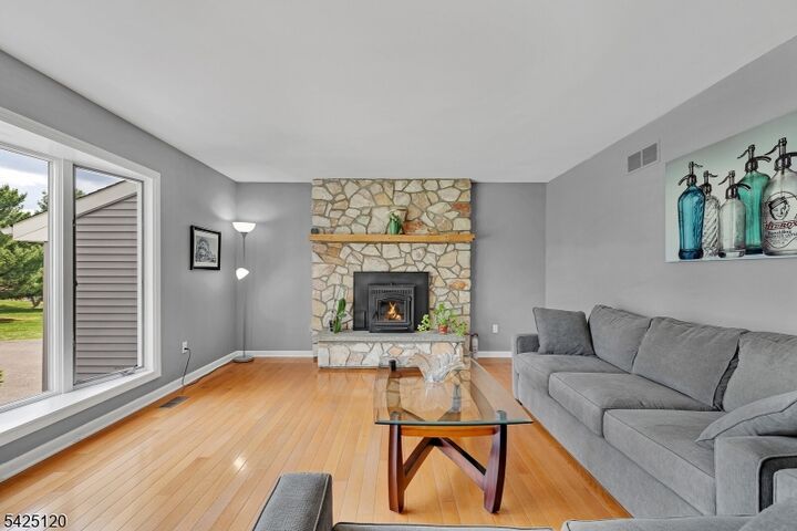 Property Photo:  33 Hog Hollow Rd  NJ 08867 