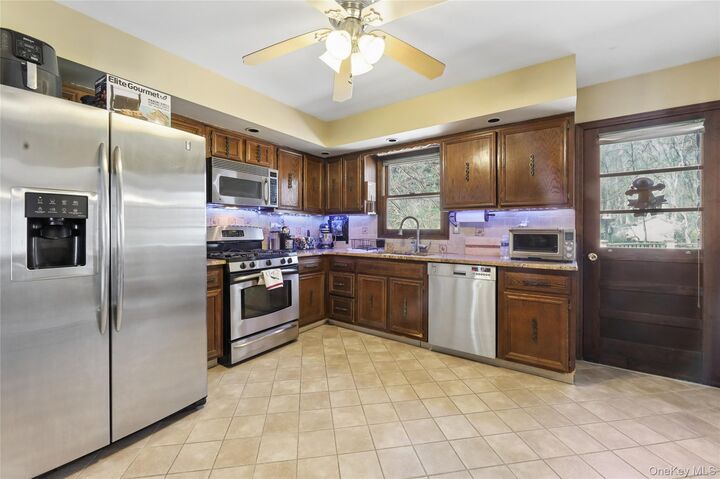 Property Photo:  635 S Pascack Road  NY 10977 