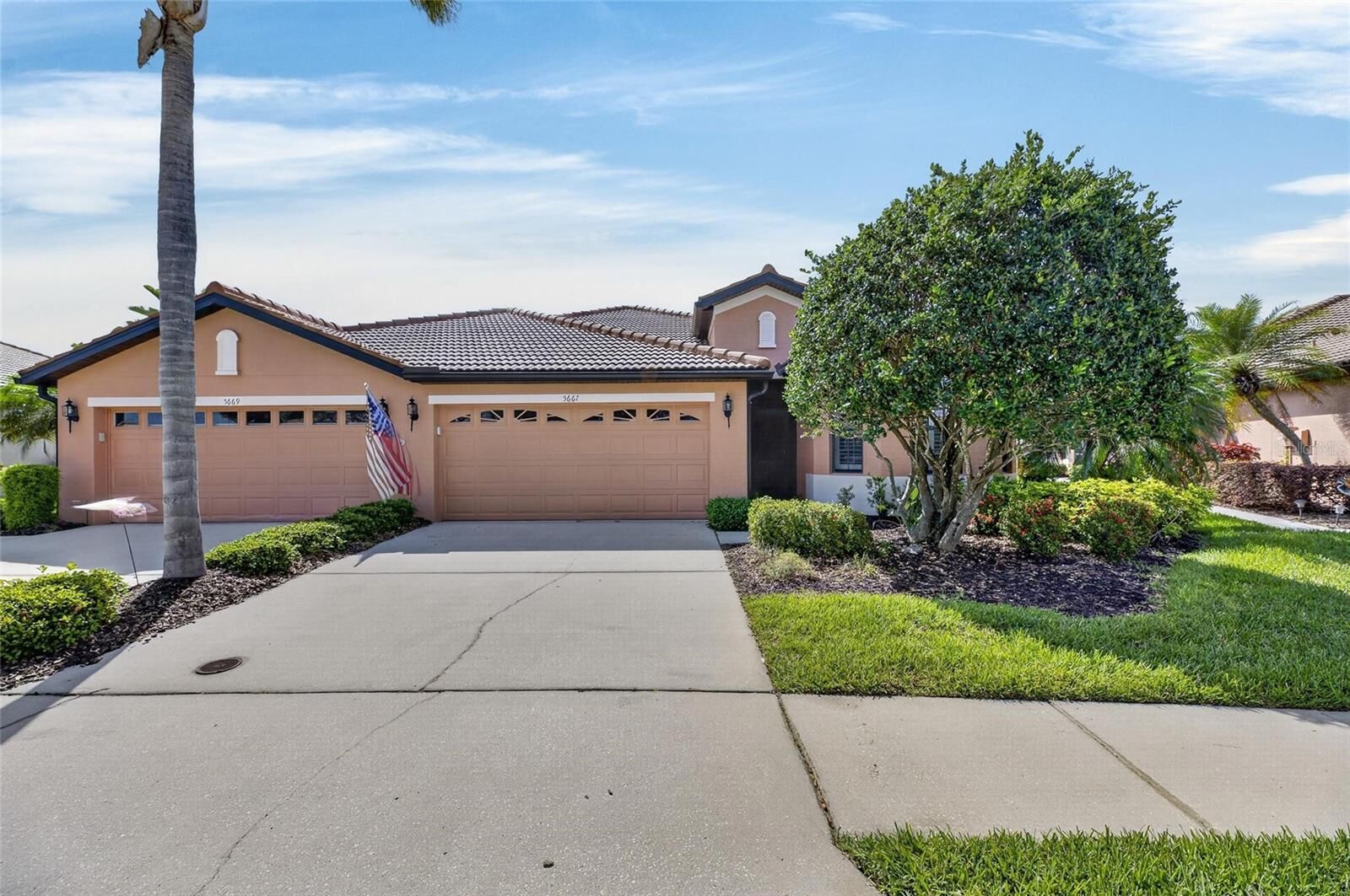 Property Photo:  5667 Sunset Falls Drive  FL 33572 