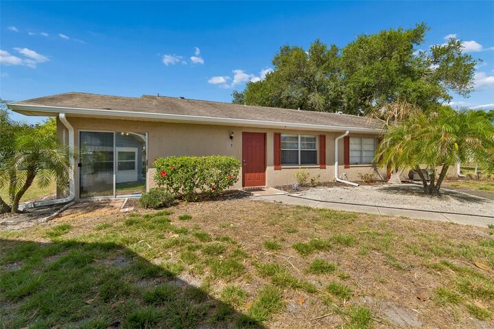Property Photo: 1904 Canterbury Lane 5 FL 33573