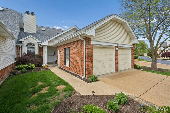 Property Photo:  7326 Westover Colonial Lane  MO 63119 