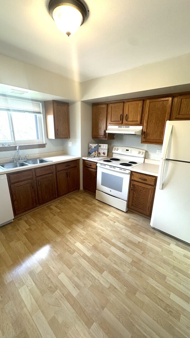 Property Photo: 811 S Dwyer Avenue IL 60005
