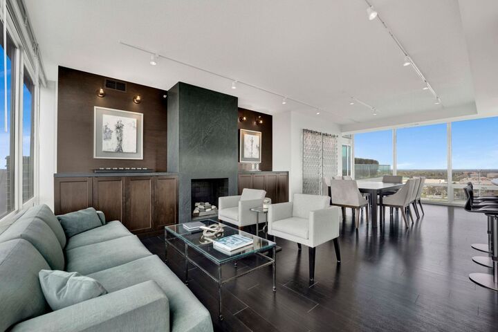Property Photo:  