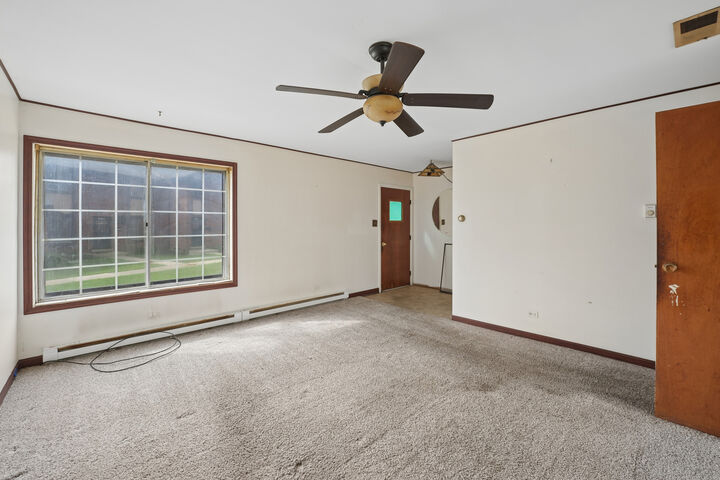 Property Photo:  1S127 Stratford Lane  IL 60181 