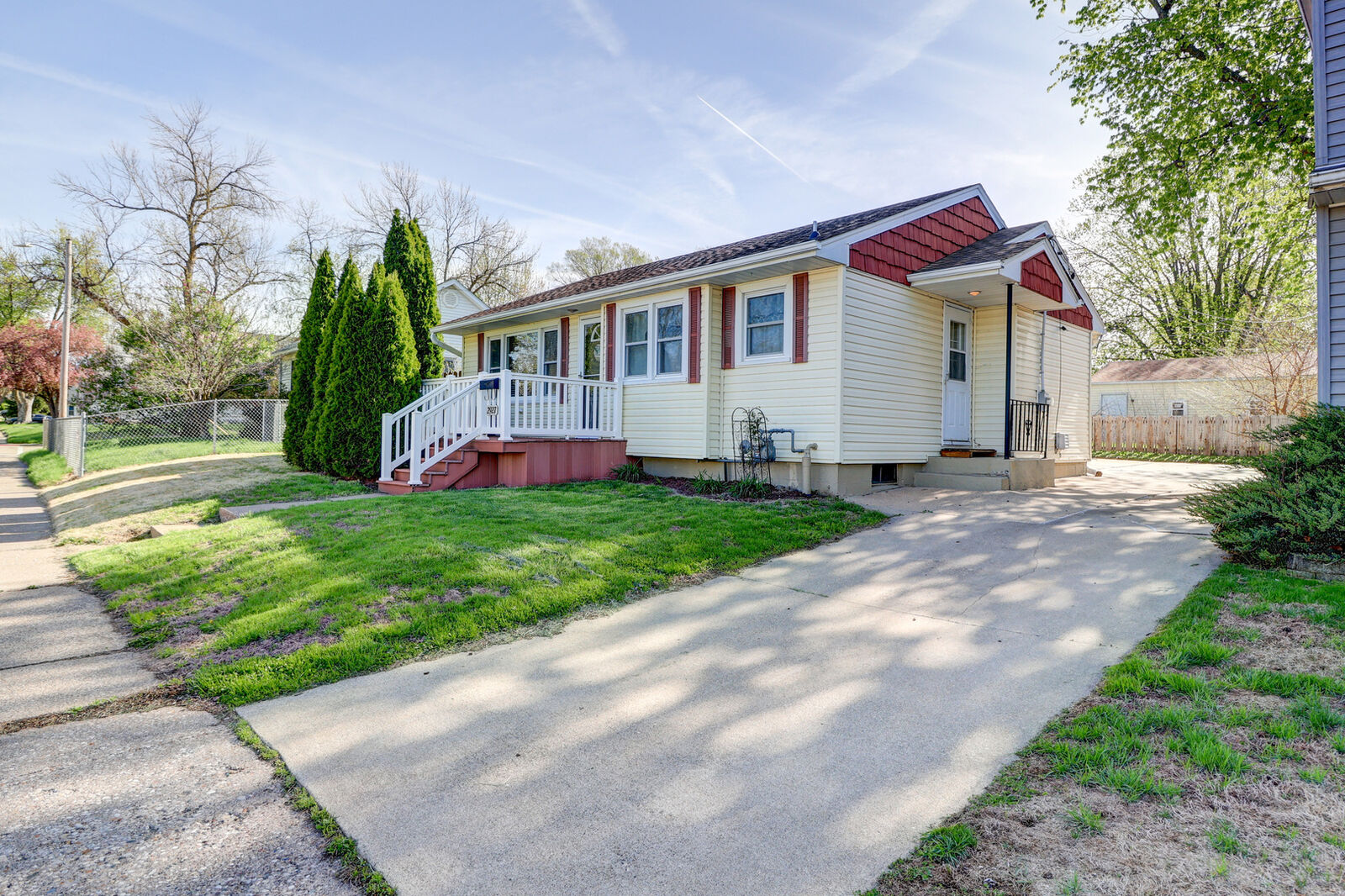 Property Photo:  2927 Pershing Boulevard  IA 52732 