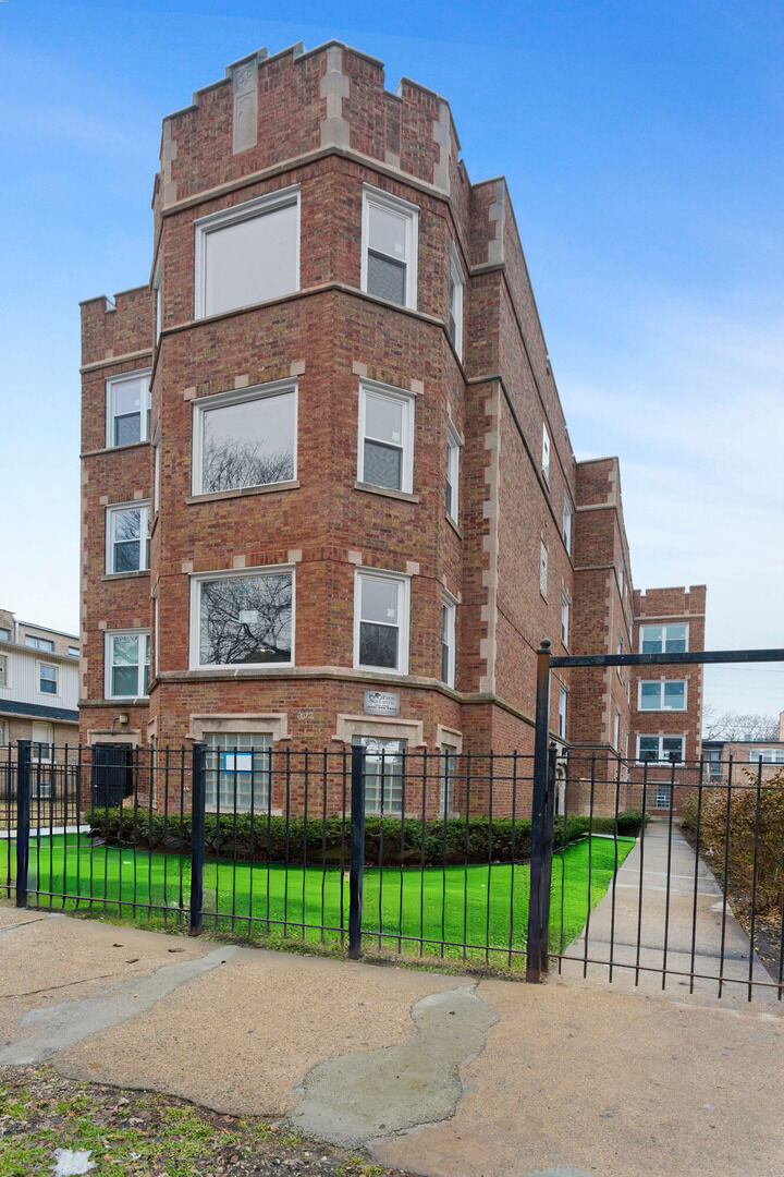 Property Photo:  8024 S Ellis Avenue 2A  IL 60619 