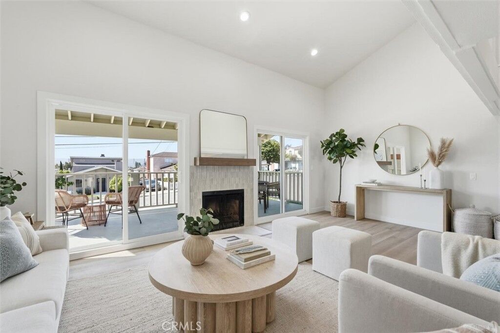 Property Photo:  2413 Ives Lane  CA 90278 