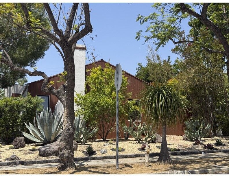 Property Photo:  2489 Garfias Drive  CA 91104 