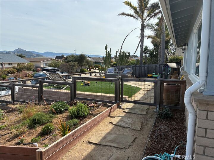 Property Photo:  1049 Bay Oaks  CA 93402 