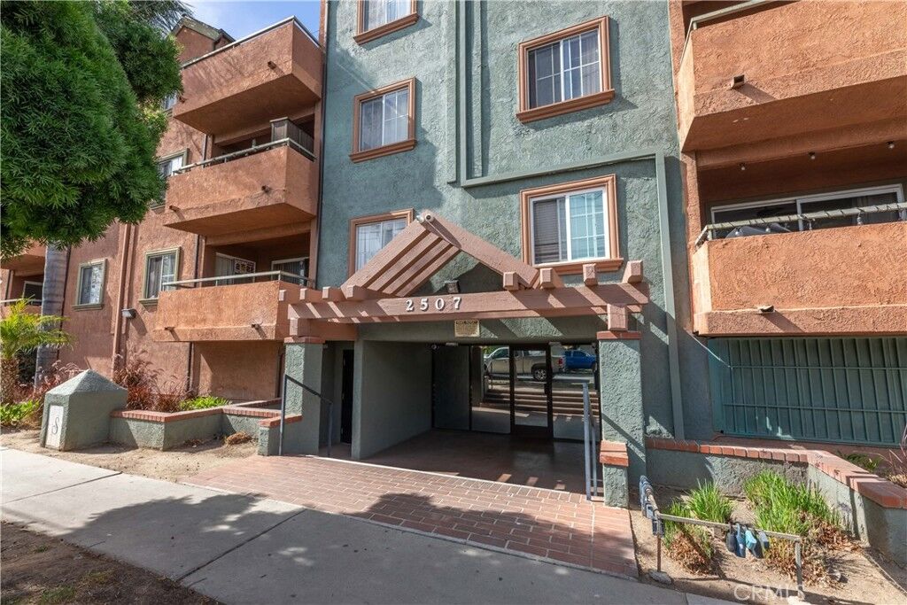 Property Photo:  2507 15th 118  CA 90804 