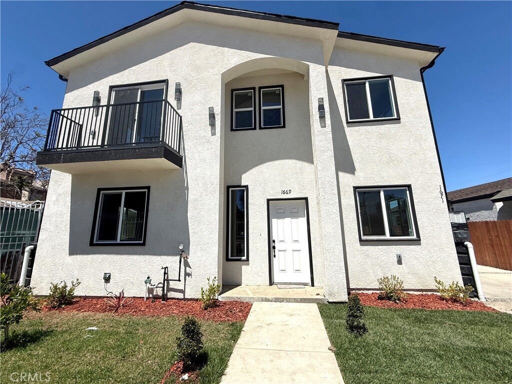 Property Photo:  1671 E Imperial  CA 90059 