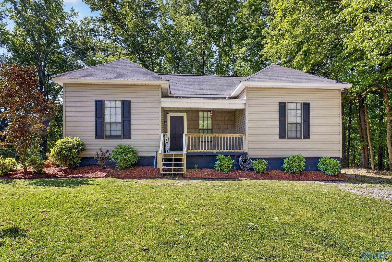 Property Photo: 2547 Pinedale Drive AL 35907