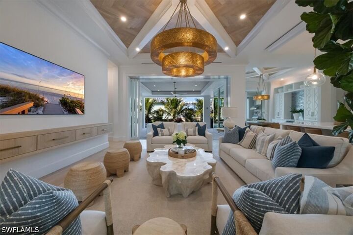 Property Photo: 493 8th Avenue S FL 34102