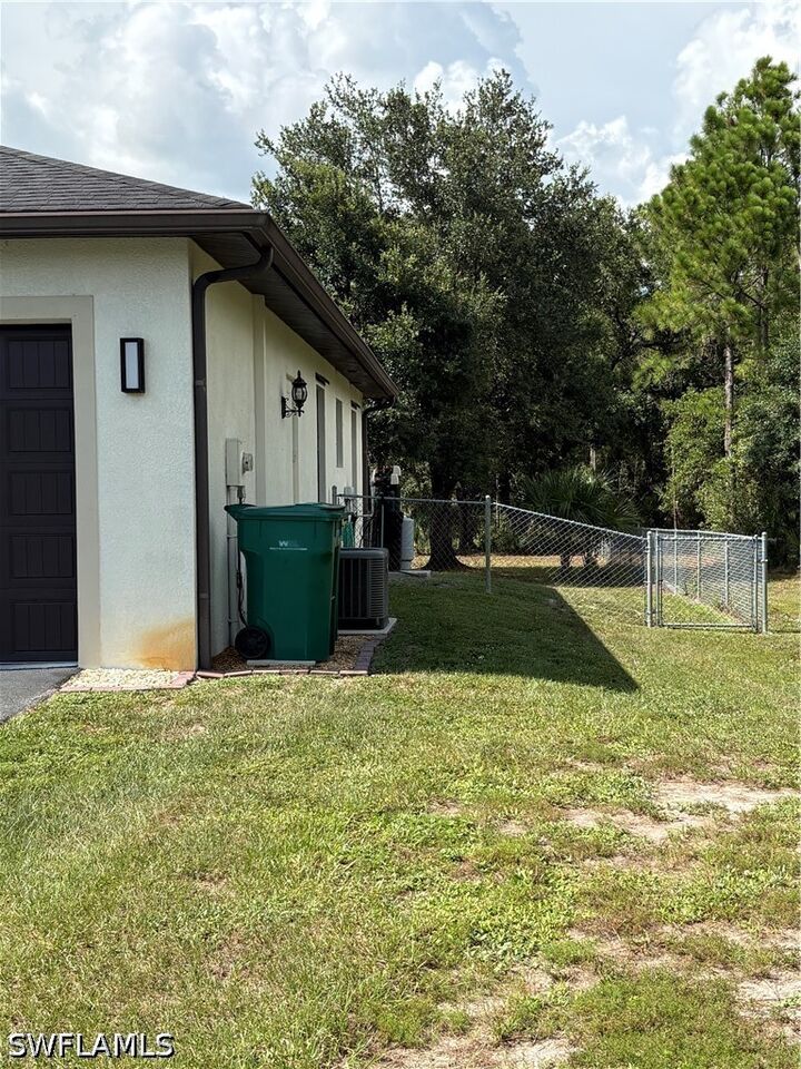 Property Photo: 2531 70th Avenue NE FL 34120